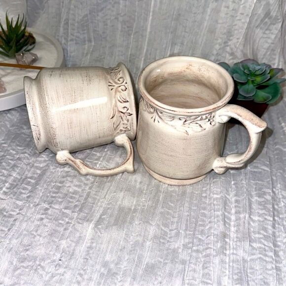 THE SAKURA TABLE Courtney Ivory Pink Shabby Chic Large 18 fl oz Mugs set of 2 - Picture 1 of 7